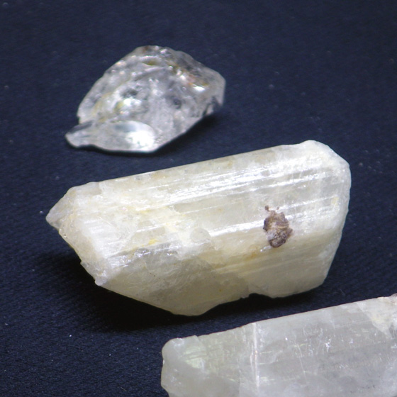 ダンブリ石 国産鉱物 Komurominerals.com > ダンブリ石・Danburite