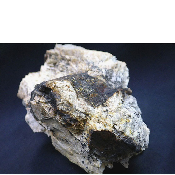 Komurominerals.com ＞ 褐簾石・Allanite