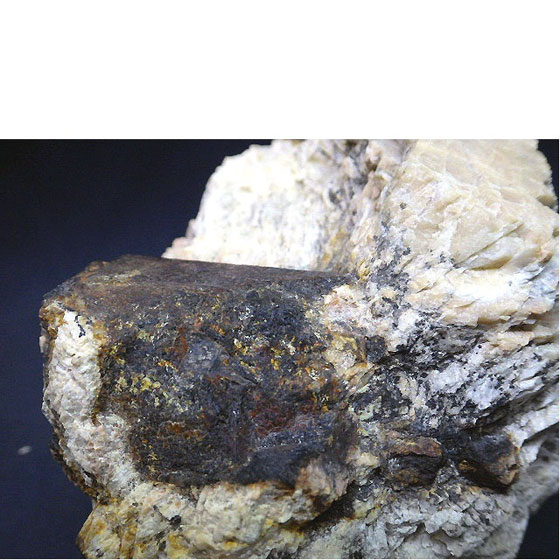 Komurominerals.com ＞ 褐簾石・Allanite