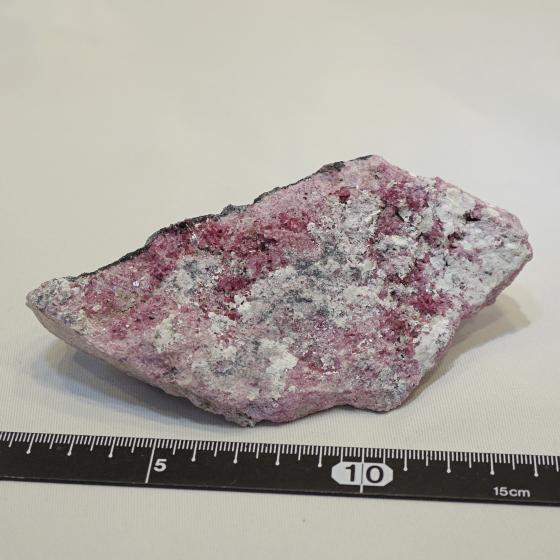 Komurominerals.com ＞ パイロクスマンガン石・Pyroxmangite