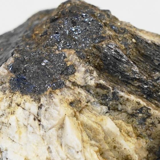 Komurominerals.com ＞ 閃ウラン鉱・Uraninite